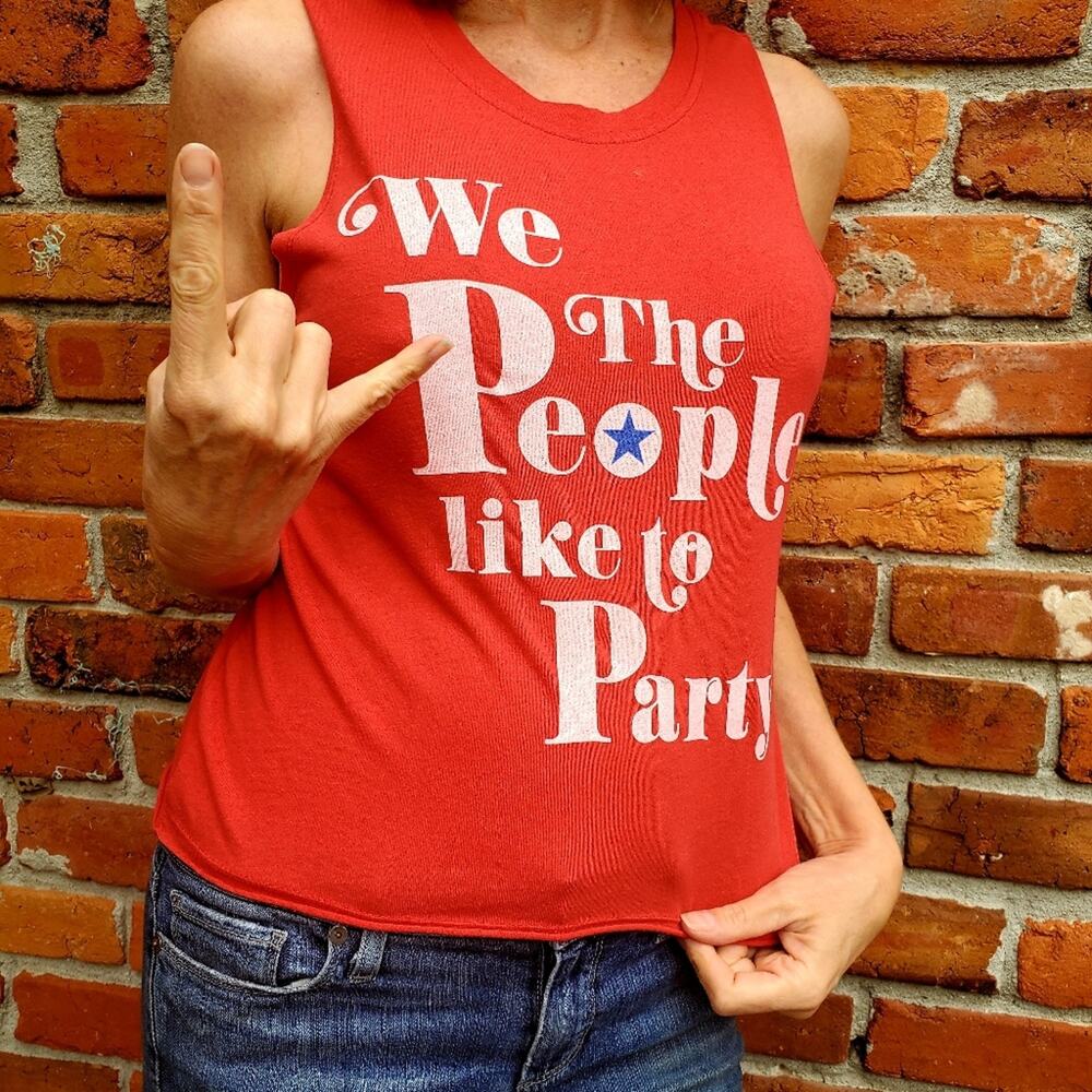 Zoe + Liv crop top We the People like to party t-shirt Sz. Med